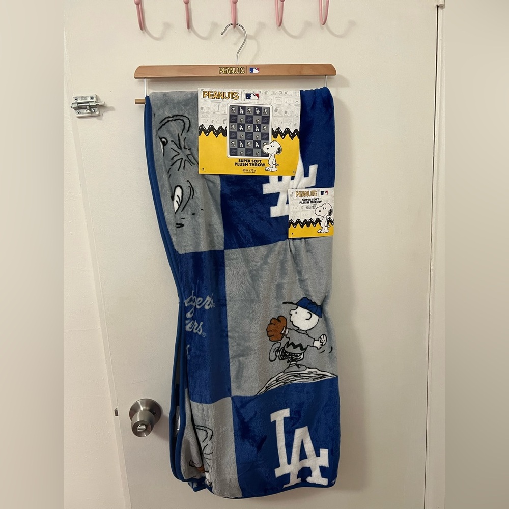 Peanuts x Los Angeles Dodgers Blanket sq